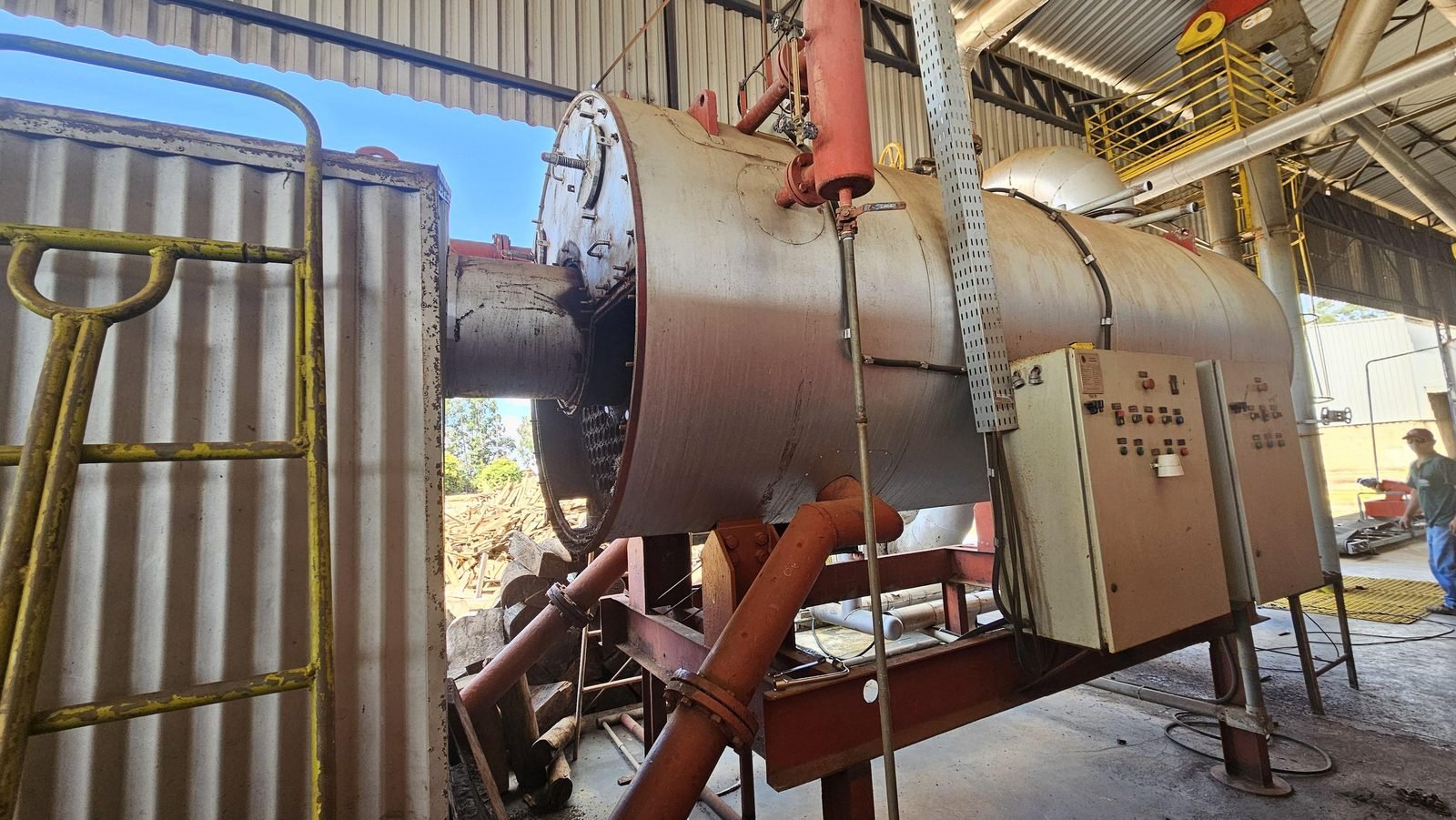 Caldeira a lenha inspecionada em agroindústria do Alto Paranaíba conforme NR-13