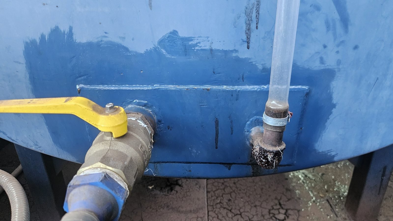 Solda circunferencial de ligação entre costado e tampo de tanque de diesel, inspecionada