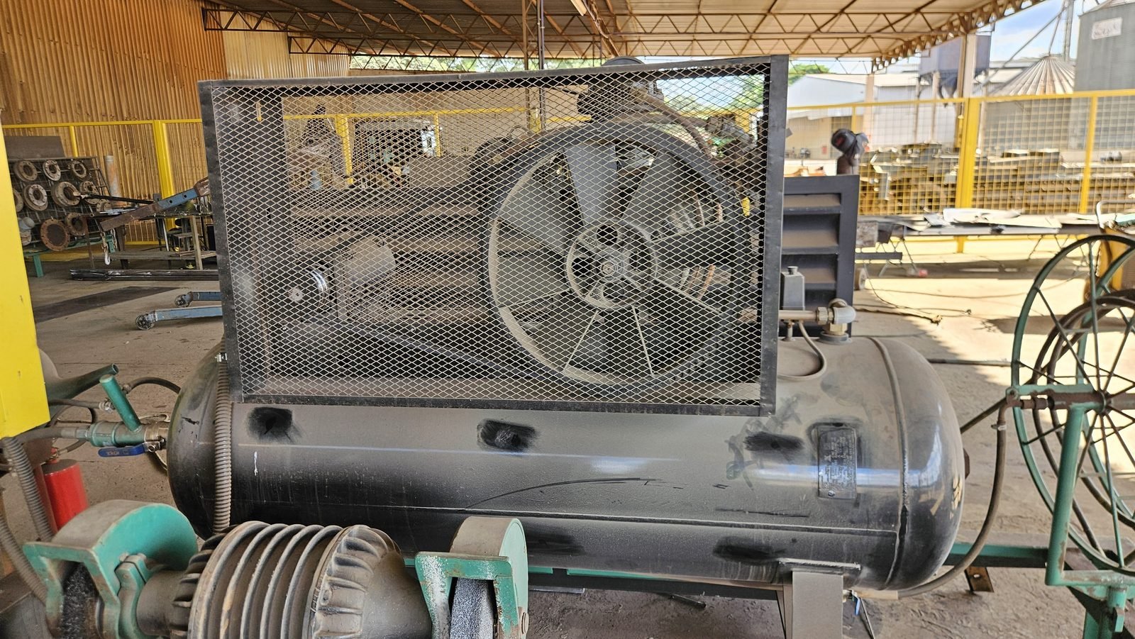 Compressor de ar industrial inspecionado em agroindústria do Alto Paranaíba conforme NR-13